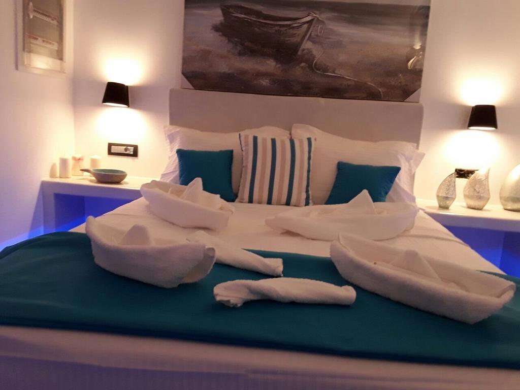 Santoxenia Luxury Villa Kamari  Ngoại thất bức ảnh